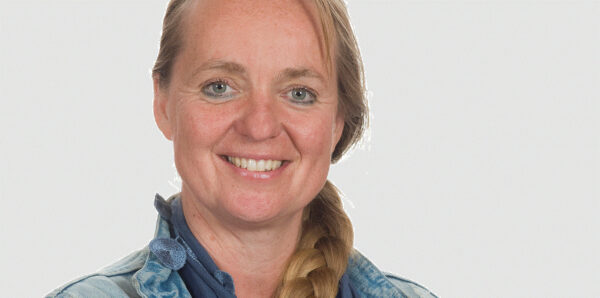 Esther leuning