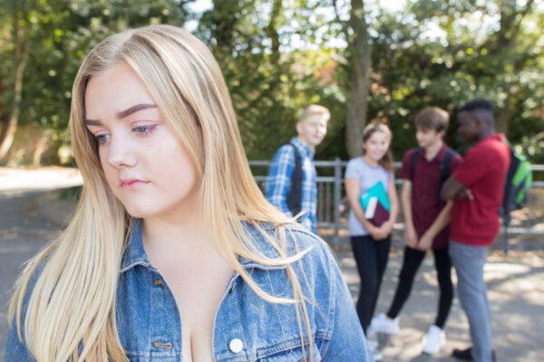 Meisje 14 jaar roddelen min